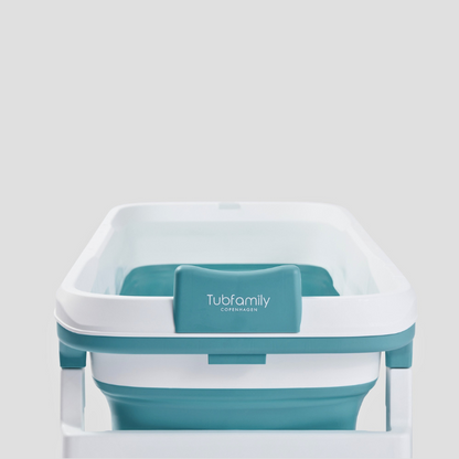 Foldebadekar til voksne med låg, digital termometer og fodmassage - 132cm/Blå. Bonus! Luksusslange i grå på 300 cm samt ekstra prop, og lækker blå badepude